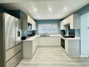 Kitchen- click for photo gallery
